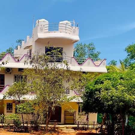 אורוויל Lotus Garden Guest House מראה חיצוני תמונה