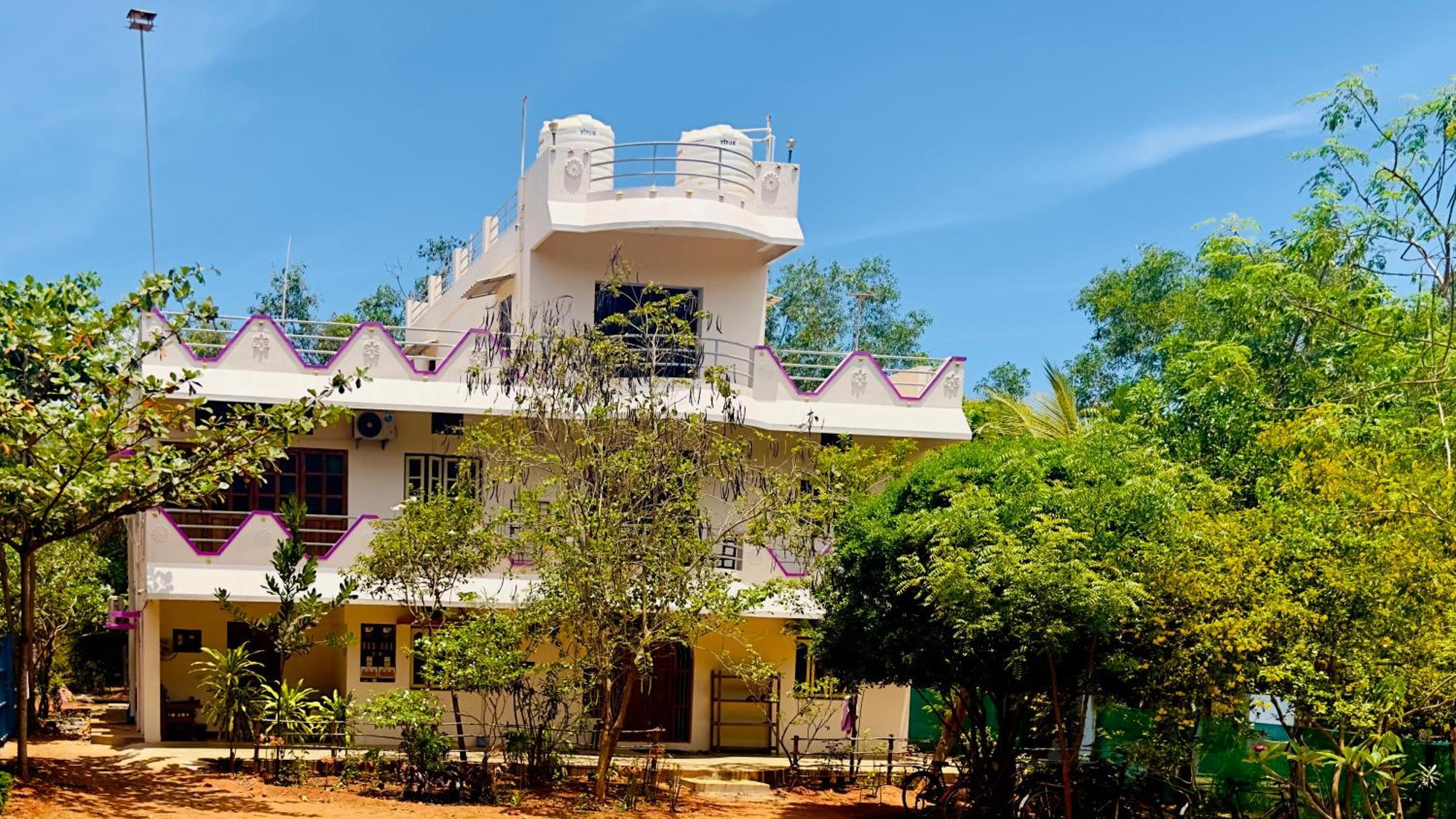 אורוויל Lotus Garden Guest House מראה חיצוני תמונה
