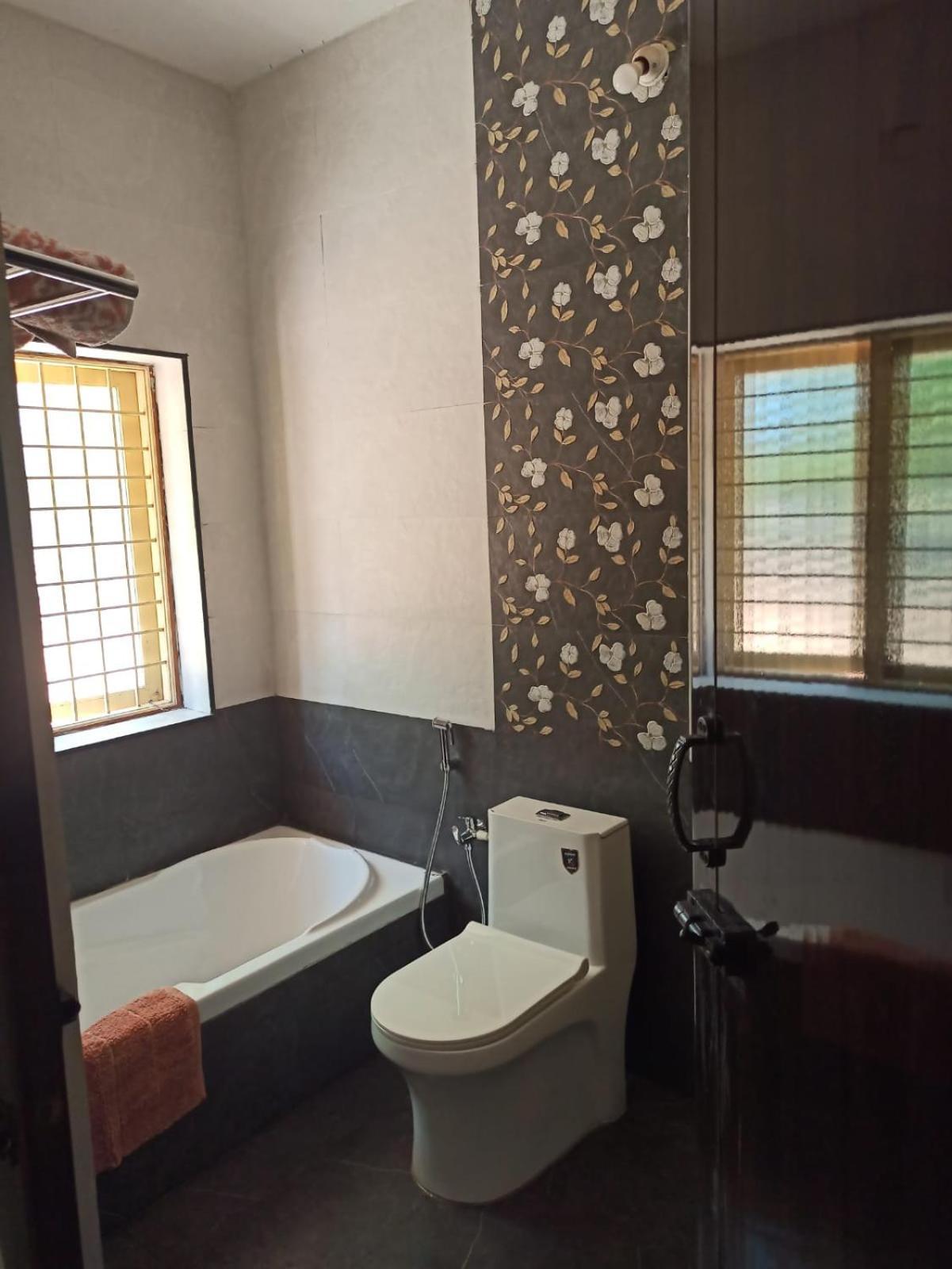אורוויל Lotus Garden Guest House מראה חיצוני תמונה